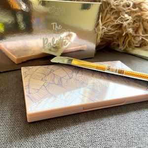 Ciate 18 eye shadow pallet with brushes